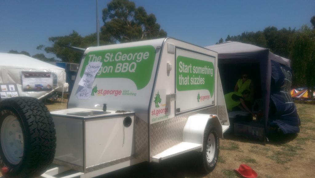 nataliestock26's tweet photo. Kiwis Xmas in the park WA 2014 http://t.co/Mz918zr5th