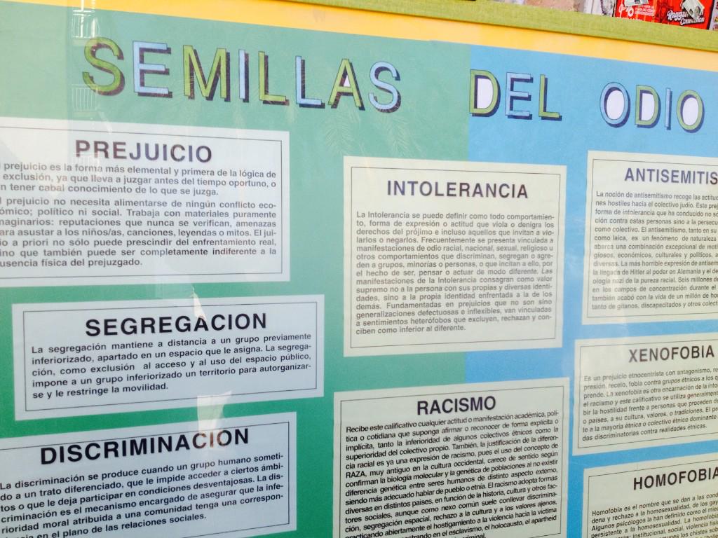 ValEntreTotes's tweet photo. Panells informatius a la plaça de Benimaclet. http://t.co/pucuTYITaX