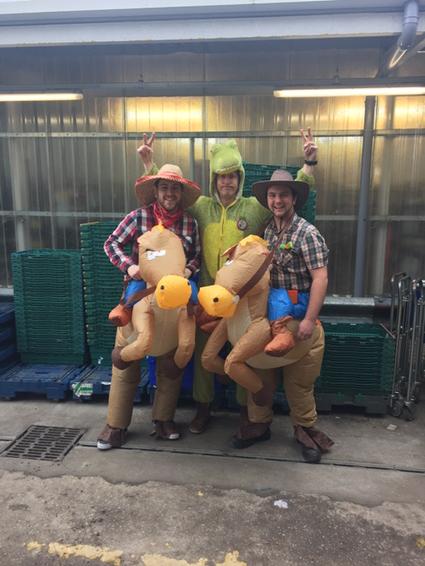 StacySweet3's tweet photo. Fancy dress time, YEEHAA!! #Padstow3000 http://t.co/kN6zOyqfhz