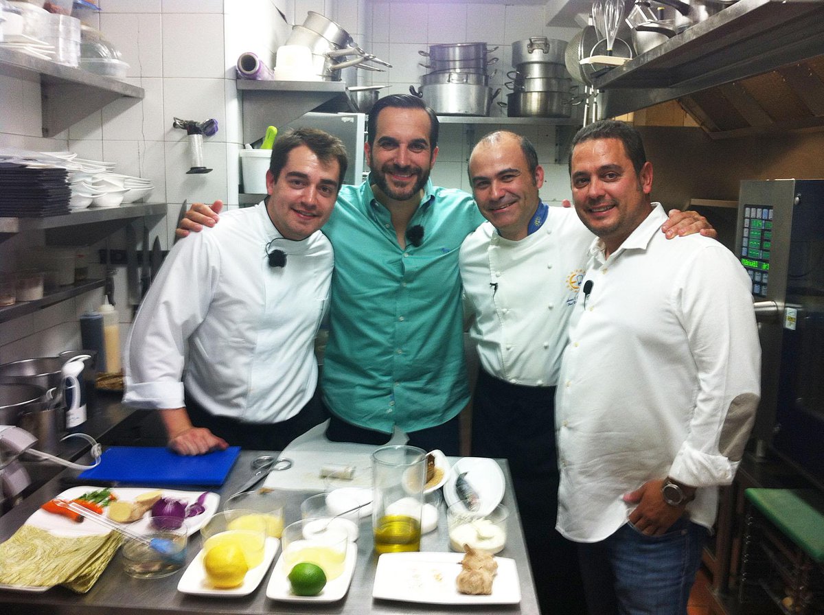 telecincoes's tweet photo. Valladolid, una ciudad para comérsela con Mario Sandoval hoy en @TapasyBarras > http://t.co/cwpEaHoQ9d http://t.co/0g3AnF4Ke0