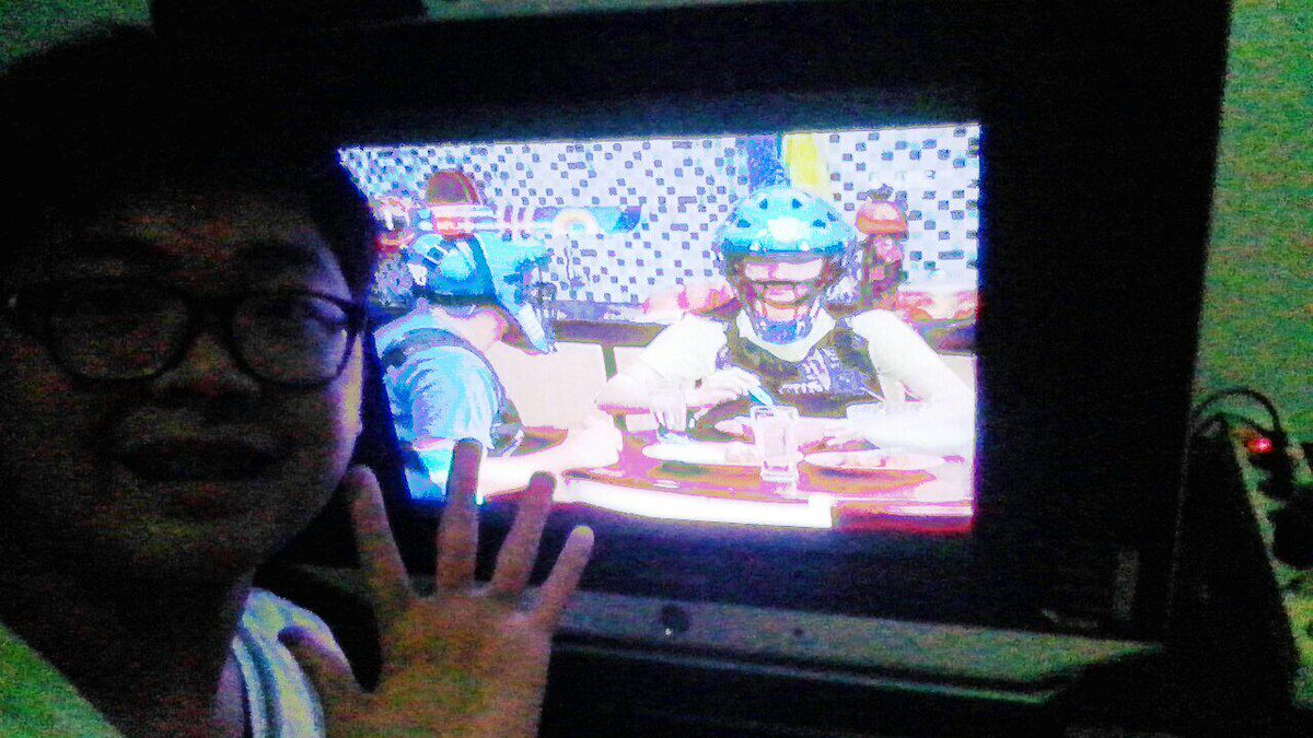 Dona_91's tweet photo. #NETMILIUNER_2 haha ngakak liat bastian sm bintang parnonya superb bingit ,ps. peruntungn diakhr tahun @netmediatama http://t.co/FfhI89Khil