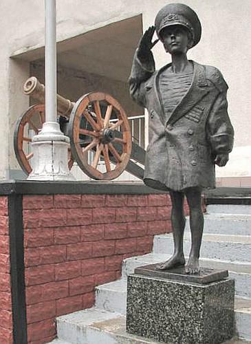 excel_dy's tweet image. Present day Battle School Monument #endersgame