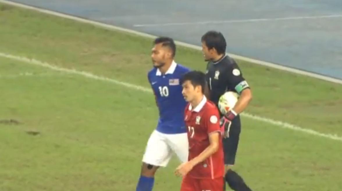 35' gone: Malaysia 1 - 0 Thailand

Aggregate: MAS 1 - 2 Thailand #AFFSuzukiCup http://t.co/6TqLimSFGd