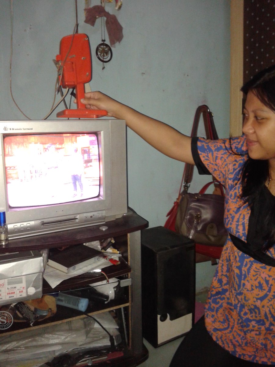 HasbiRahmat's tweet photo. Nyari sinyal biar bagus liat ini talkshow di Net. #Net_miliuner @netmediatama http://t.co/7EYmPSgshg