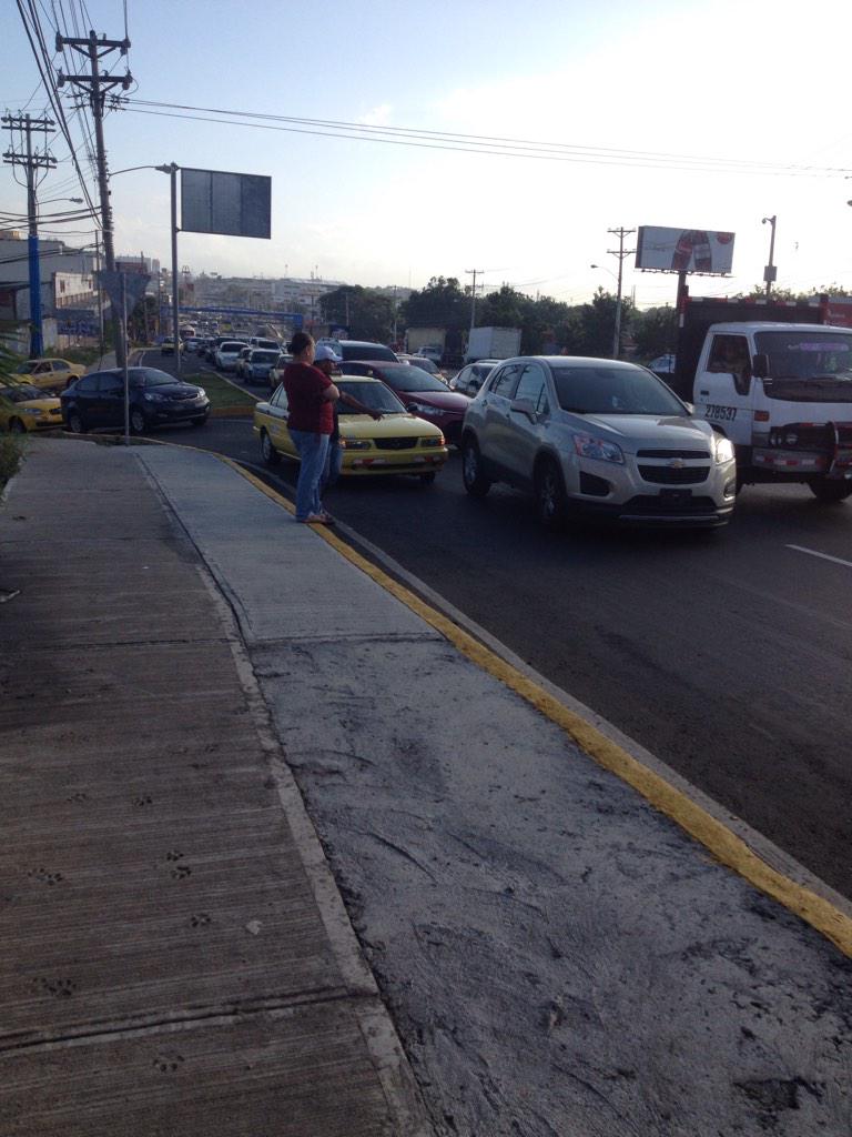 rotche06's tweet photo. @Traficologo @tvntrafico http://t.co/f5xAyvb6lv