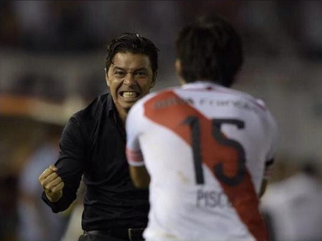 ElMasGrannde's tweet photo. Ser de River es llevar los colores rojos y blancos en la sangre. http://t.co/Qfm5NTvU8t