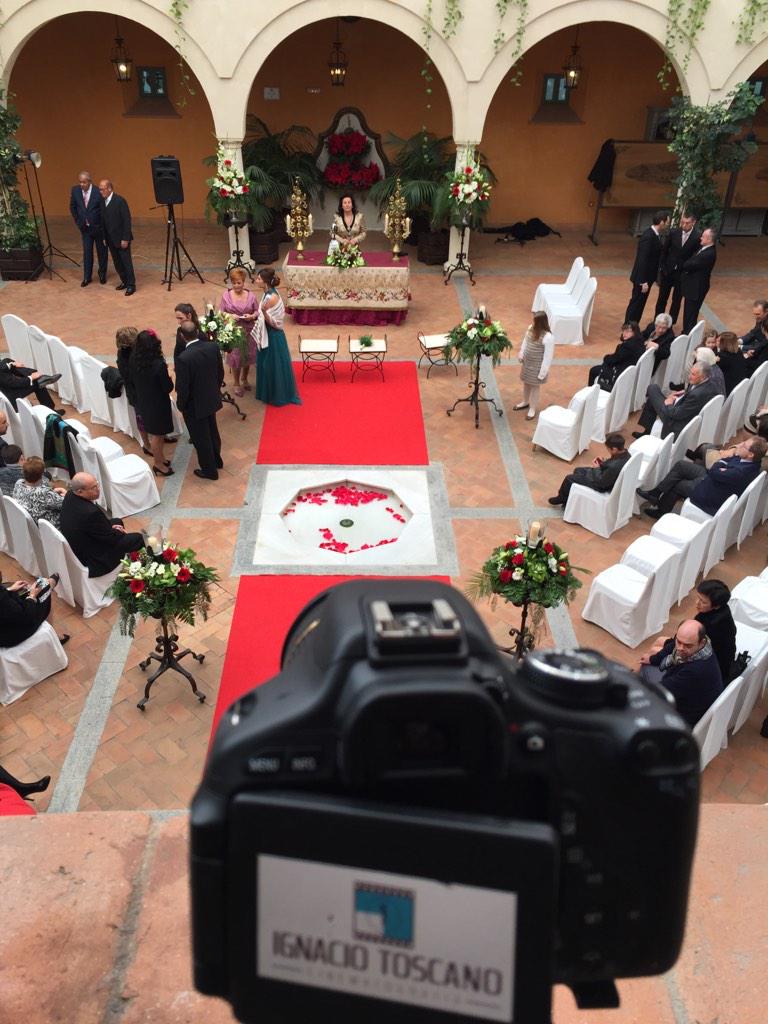 IgnacioCineBoda's tweet photo. Porque nos encantan las #bodas #navideñas http://t.co/0vwrhbF1OW
