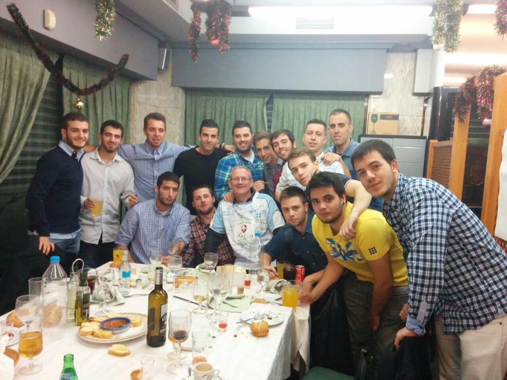 newunited_CF's tweet photo. Gran cena y post cena del equipo!! SOIS GRANDES!! http://t.co/HeSujt711s