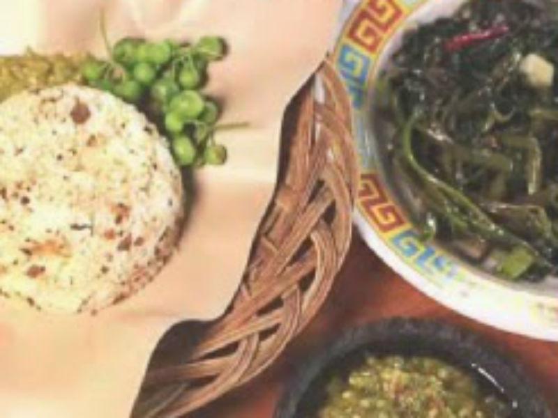 VIVAcoid's tweet photo. RT @VIVA_log: Nasi Tutug Oncom, Kuliner Khas Tasikmalaya http://t.co/NwxlZMmaAn http://t.co/URE8zPj4Dp