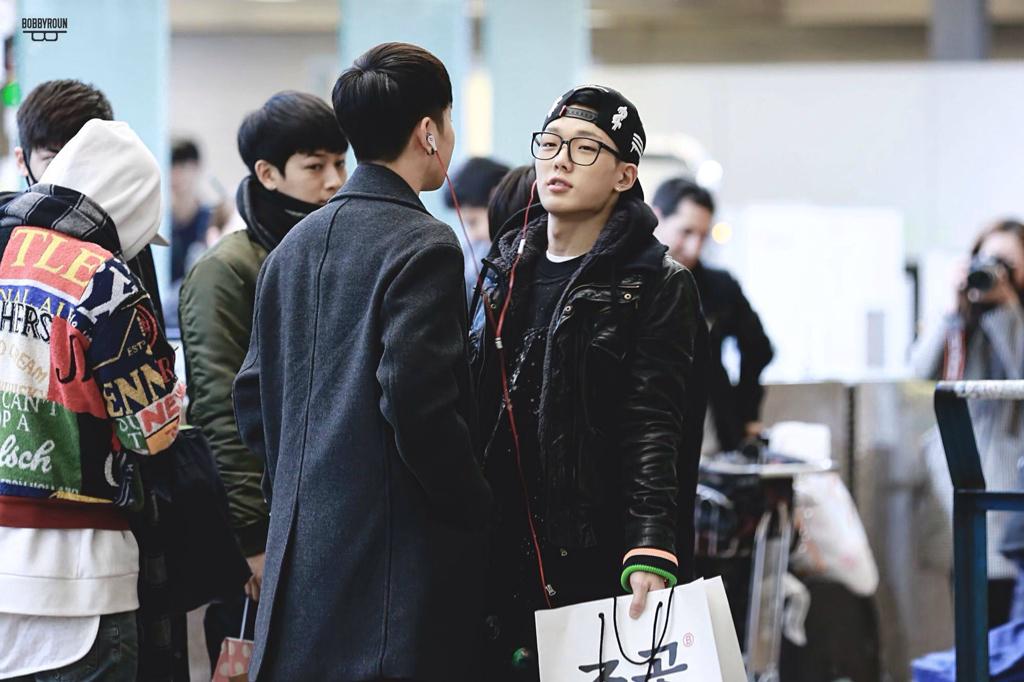 66theJaenism's tweet image. Share = a new couple =))))))) #thesameearphonewithme #differentcolor