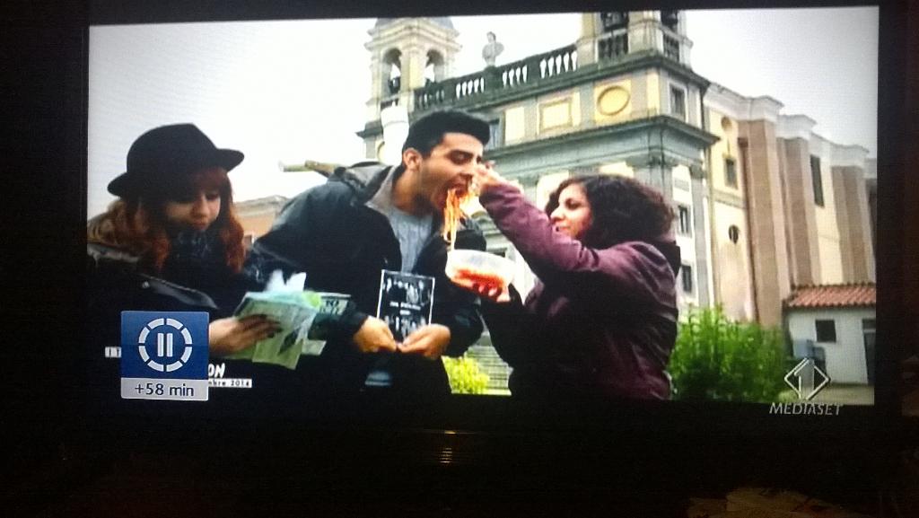Bea_Ortenzi's tweet photo. @MarcoMoriniTW @team_world eccoci nel video per #ItaliaOneDirection #1DItalia #Italia1D ! @Ilapallini @andrea_ortenzi http://t.co/G1Xyg5o7si