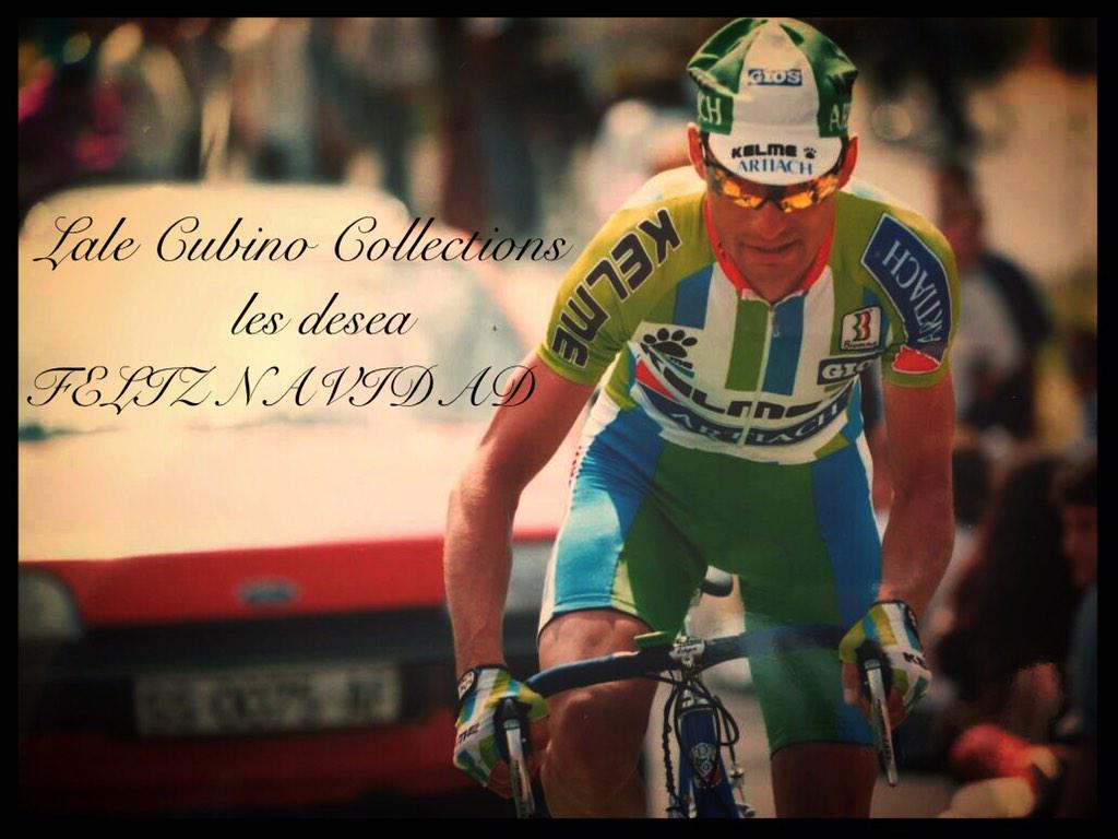 LaleCubino's tweet photo. Lale Cubino Collections les desea Felices Fiestas!!! 🎄🎅🎄🎅🎄🎅 http://t.co/BBsPEzgpYQ