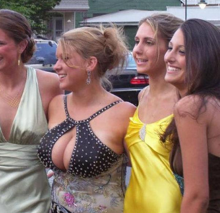 Палаажаа зөв сонгохоос гадна хаана,хэний хажууд зогсож зураг авахуулах этрээ анхаарах ёстой болтойм байна шүү, girls.