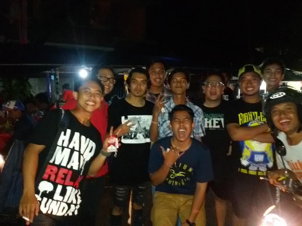 KawanHeboh's tweet photo. @askaROCKERS Astungkara kita besok lulus skripsi 🙌 http://t.co/ZSa3fpStia