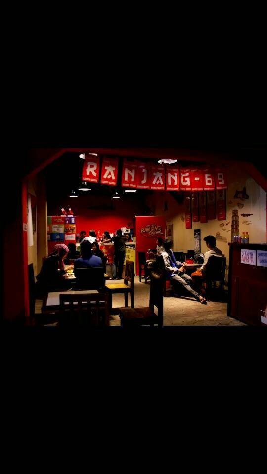 zhafranbustomi's tweet photo. Tempat. nongkrong. anak. #Rampes yaa @ranjang_69 :D
#Ranjang69_Rampes2015 http://t.co/3IGP71XD5d