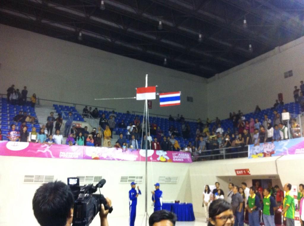 INA_Basketball's tweet photo. Sangsaka Merah Putih berkibar! Indonesia Raya Berkumandang! http://t.co/I4c1nfrHkT