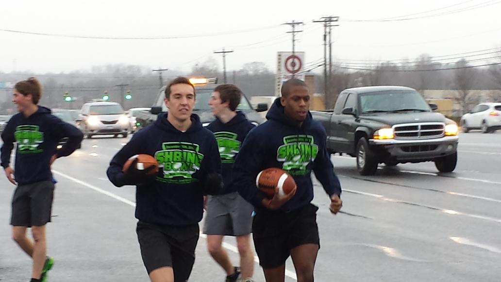 SenecaTrack's tweet photo. Our own @JThorsland just took the ball in the Shrine Bowl run. #tempo #distance http://t.co/1oHaOx5918