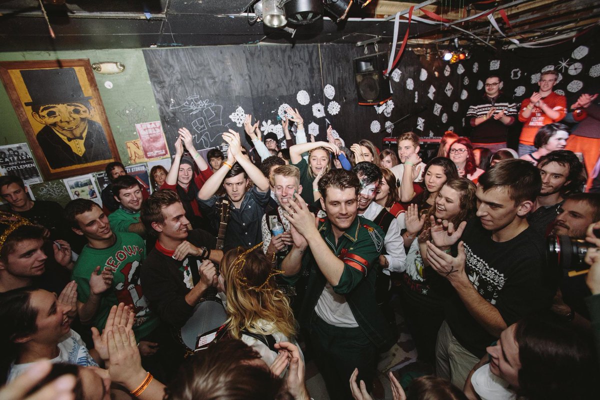 FusionShows's tweet image. Last night ruled. Thanks to @MikeMainsMusic @LightsandCaves @WayToFallMusic for being such awesome people!