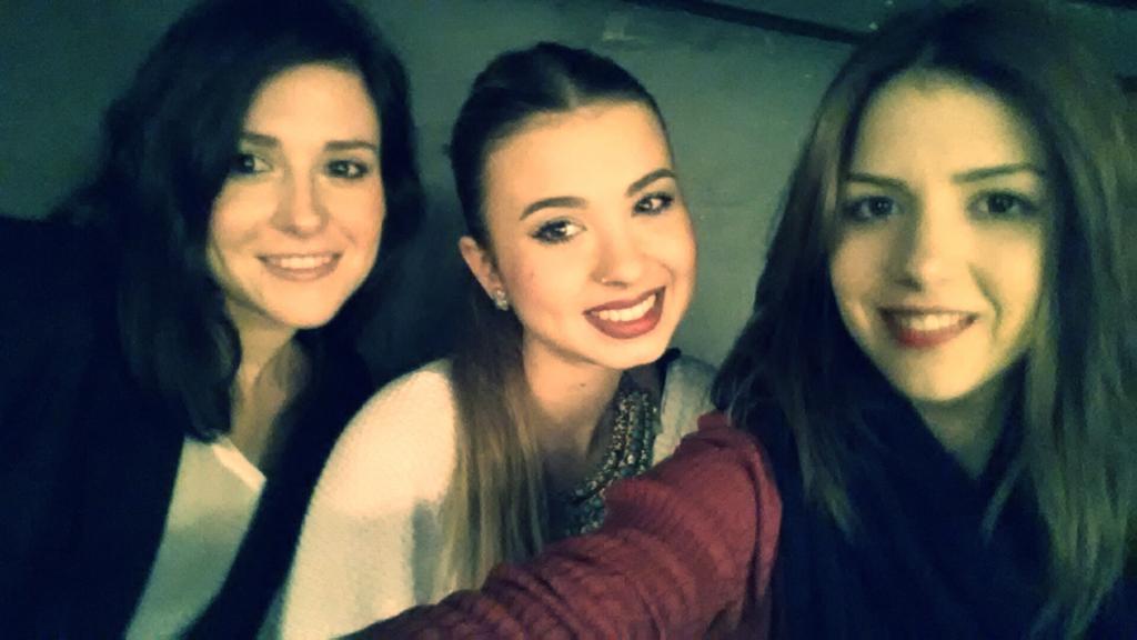 Nerea0221's tweet photo. El Cascanueces y mis chicas🙆 http://t.co/rqhoIrYVTp