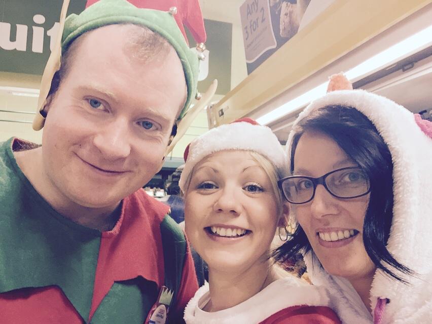 <a href="/ajwoods77/">Linh Hang</a> <a href="/WallaceFee/">fiona</a> in Santa's helpers selfie. <a href="/Hinckleyheroes/">Hinckley Heroes</a> <a href="/seanomara7/">sean o'mara</a> #amazingladies 😜😜😜😜