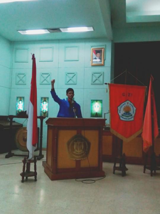 DPMJGIZI's tweet photo. Selamat atas terpilihnya @febrigunner sebagai Ketua BEMJ Gizi periode 2015/2016 :D http://t.co/Q0xuHOKtXv