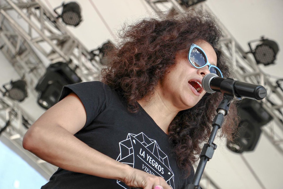 macondocircus's tweet photo. A argentina @layegros já afinou o som no Largo da Gare e logo mais a noite se apresenta no #circus2014 http://t.co/JC1YQWUeI0