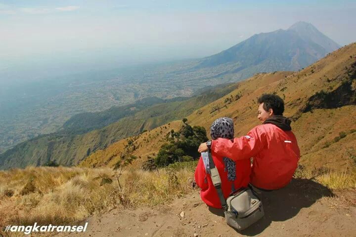 @infopendaki yeeesss..we was hereeeeee :) #mt.merbabu with ♡ #HikeWithMe cc : @kikikiboo :*:*