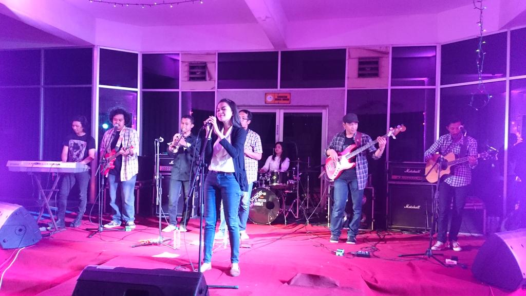 instrumantic14's tweet photo. Last song for the end of instrumatic 2014! Thanks @boardingroom we love yaaa!!! :)) http://t.co/xsY3wQ6LO9