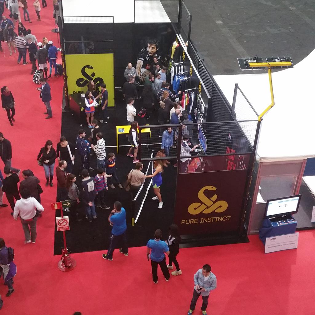 HisPadelFrance's tweet photo. Vista desde arriba del stand de @viborapadel en el Máster del @WorldPadelTour http://t.co/l7v3ZE2E88