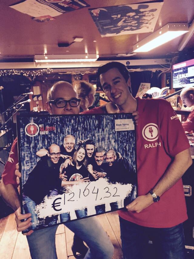 vroomshoop_nu's tweet photo. Tussenstand het glazencafe is ..........#HGC14 http://t.co/eTEVcj2AXx