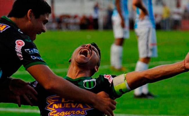 DixitDigital's tweet photo. #DEPORTES Chicago ganó en Córdoba y es el último de los ascendidos a Primera http://t.co/A4KlMolkld http://t.co/r368IUuN5e