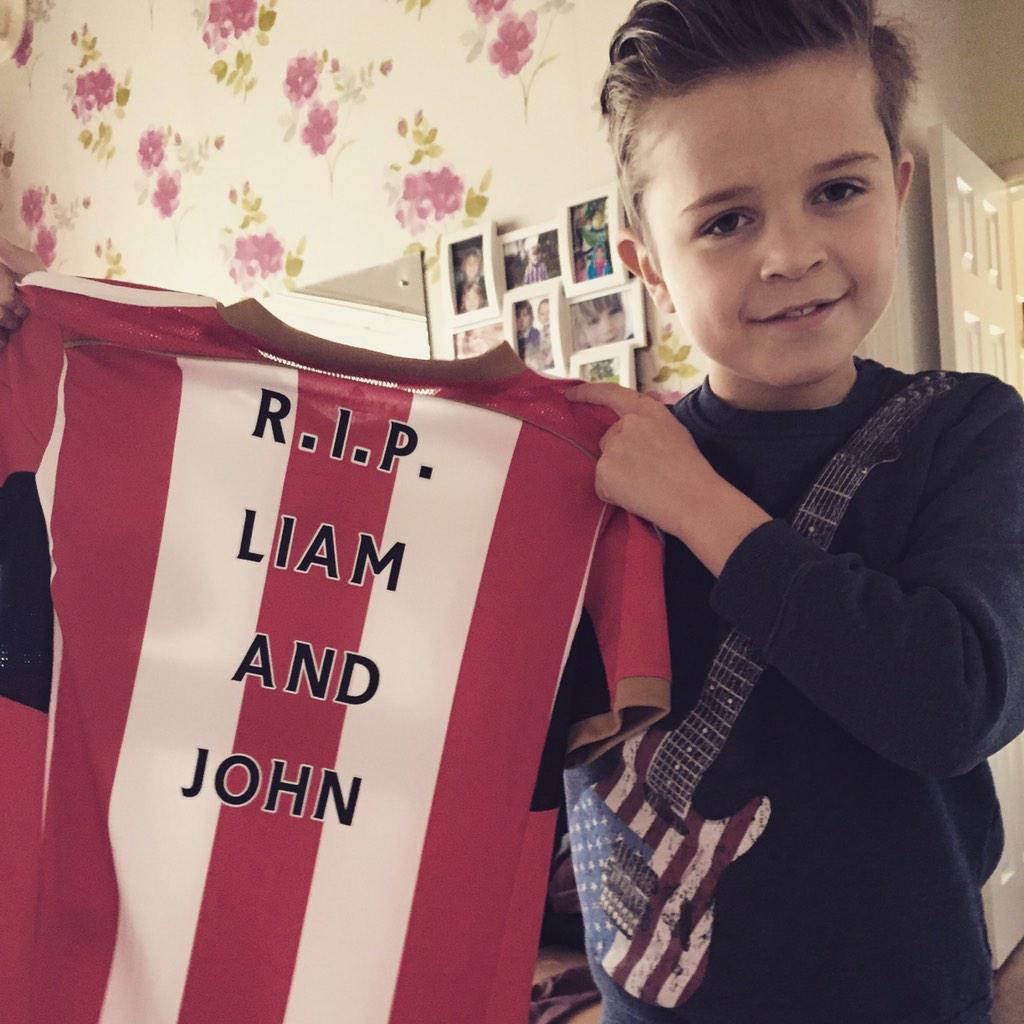 Smitzyglitzy's tweet photo. Tomorrow's SAFC Mascot in honour of the tragic loss of two NUFC fans on flight MH17 @BroadcastMoose http://t.co/dxRRzi13d8
