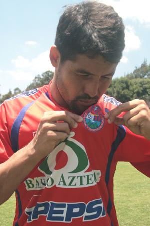 PasionRojaGT's tweet photo. Porq se contagien de la Garra y Amor x #MUNICIPAL de German Ruano.. uds defensores @CJimenez_6 @hamilton_03 #Titiman http://t.co/w3fPd22wKN