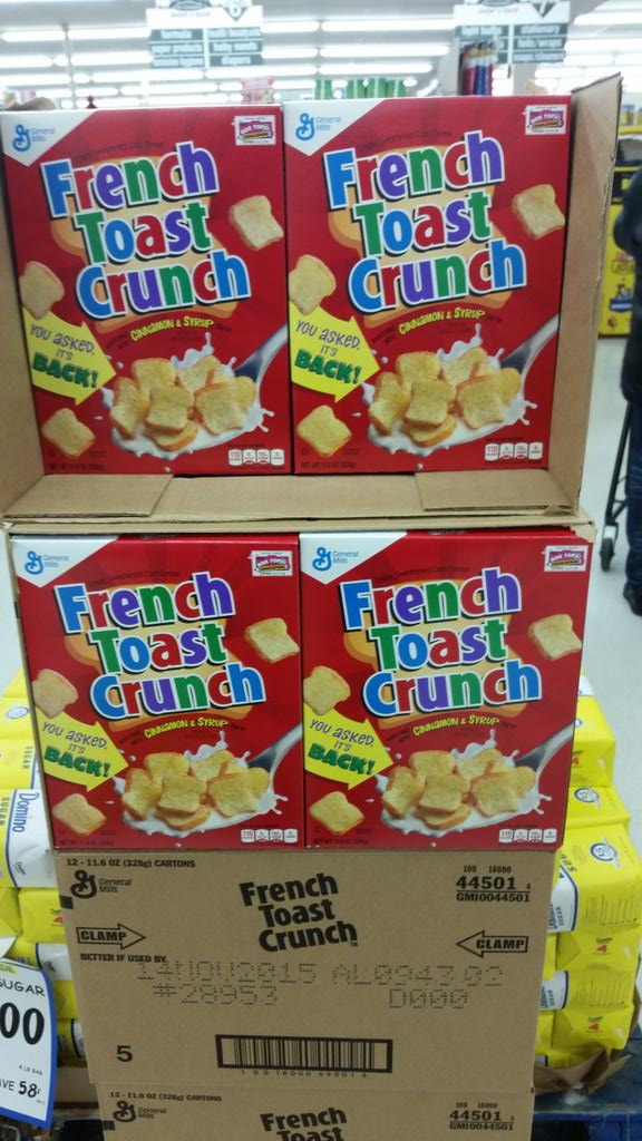 rebes08's tweet photo. IT'S BACK!!!!! I'M IN LOVE. thank you for my childhood back @FTCtoUSA    I just bought 2 boxes http://t.co/BDYXQdWxB8