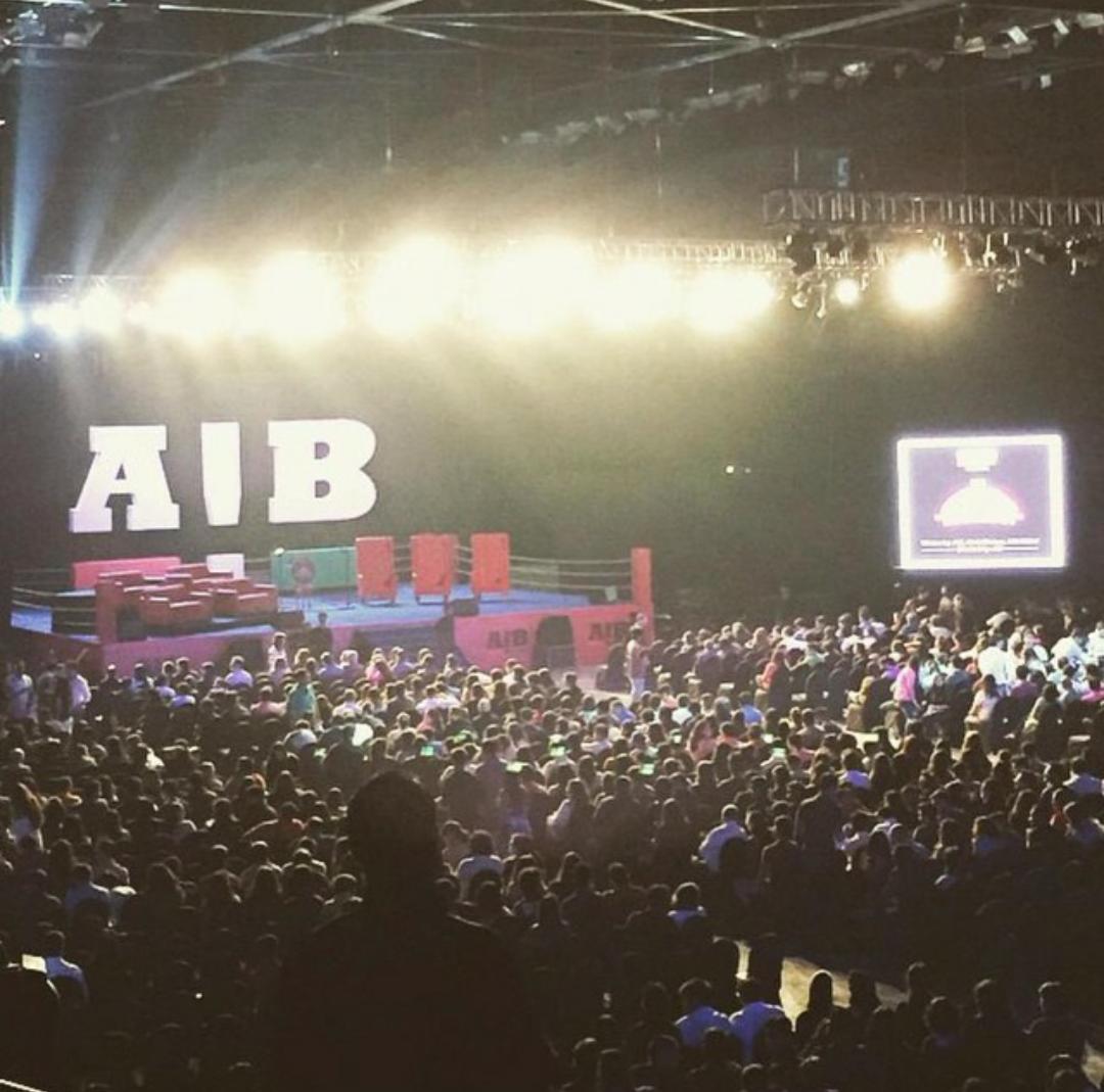 arjunkfcafrica's tweet photo. Don't we envy all these people present at the #AIBknockout :/ @arjunk26 @RanveerOfficial #babasforlife http://t.co/VvWhtqTMLD