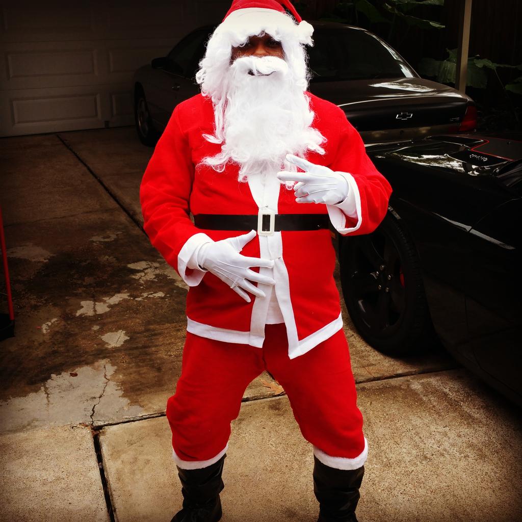 Its about that time #theragooddeeds will be delivering gifts to the less fortuate families Santa is in town!!!