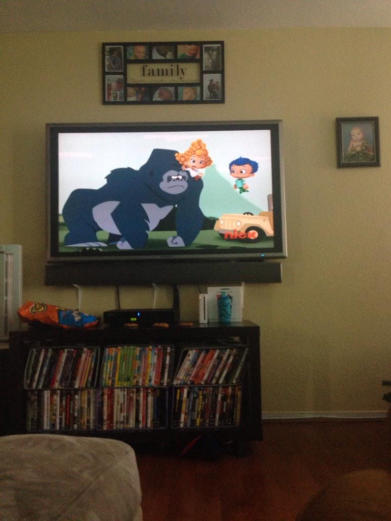 teamachilleus's tweet photo. We are sitting around waiting for the Chargers game to start. Passing the time with #BubbleGuppies #boltup http://t.co/p4suH2Ll3Y