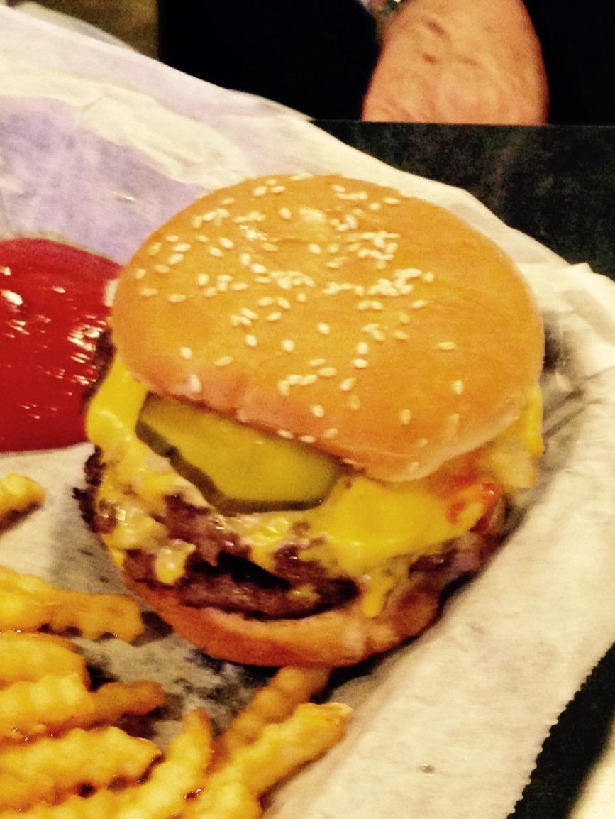 tewind16's tweet photo. Bar none best burger in the state of Kansas #goldenQ http://t.co/wvACLLDtl5
