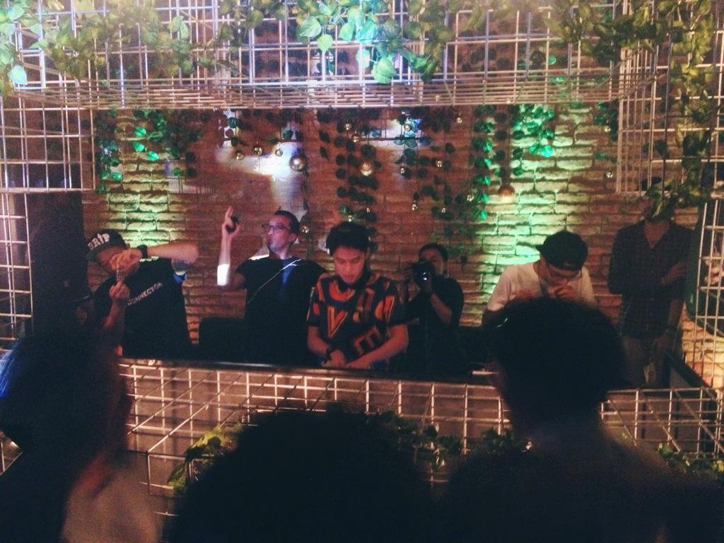 negmus's tweet photo. Wohow! @AnggerDimas at @parc19 right now! #ADTeamAnniversary http://t.co/BESXMR543J