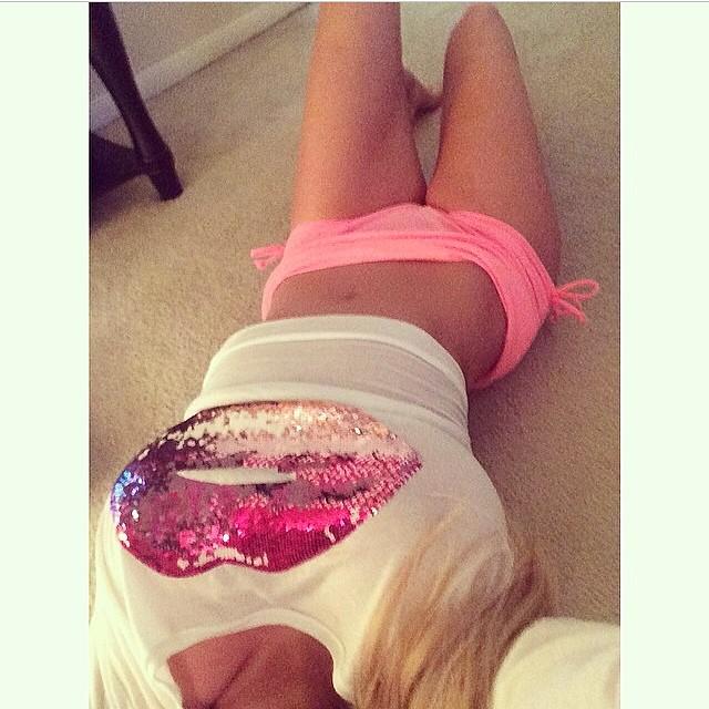 Schreib mir auf meinem Blogspot da sind meine geilen privaten Bilder 🙈 💕 der link ist auf meinem Twitter Profil :)😘💕