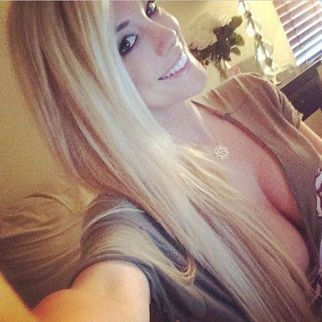 Schreib mir auf meinem Blogspot da sind meine geilen privaten Bilder 🙈 💕 der link ist auf meinem Twitter Profil :)😘💕