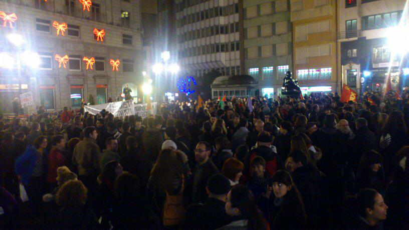 RadioKras's tweet photo. #ALaCalle20D La Escandalera llena contra la #LeyMordaza #mapea #protesta @Nosomosdelito http://t.co/QkzI05z6Sq