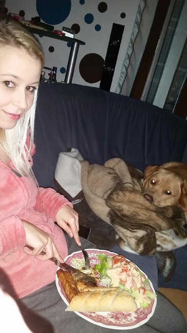 Und was gibt's bei euch zu essen? ;) http://t.co/lgDyrlNBzy