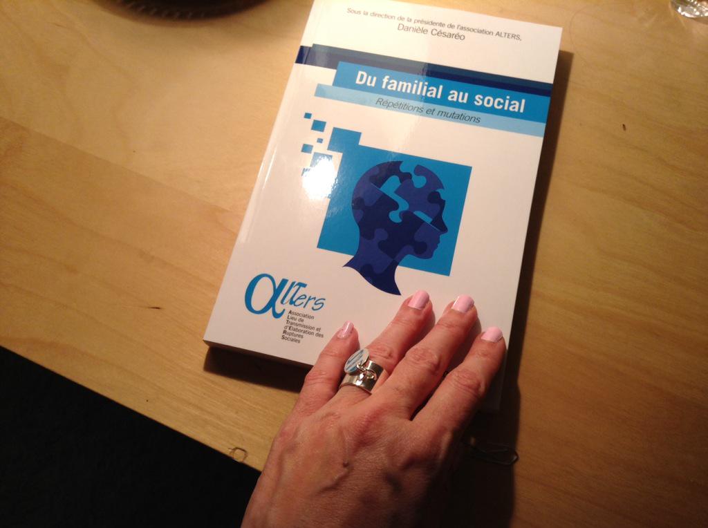 PsyUrg's tweet image. Le père Noël est passé un peu en avance...#lectureinprogress #psychanalyse