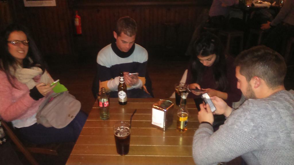 Mapiia3's tweet photo. Definicion grafica de una buena conversacion ! @aiidacabrioto @AlejandroBogue @saritaales #Riki #Granadaa http://t.co/0sg3wdNnwT