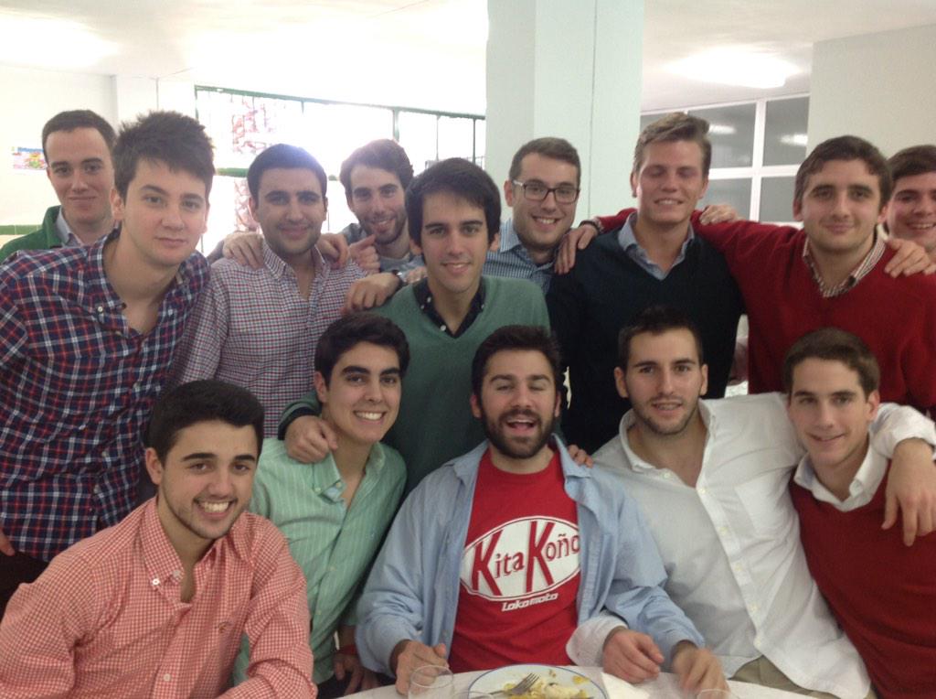 gabriel_robledi's tweet photo. Comida de A.A. Del colegio Altocastillo. @CAltocastillo @CAltocastillo http://t.co/2IfaC9SeLM