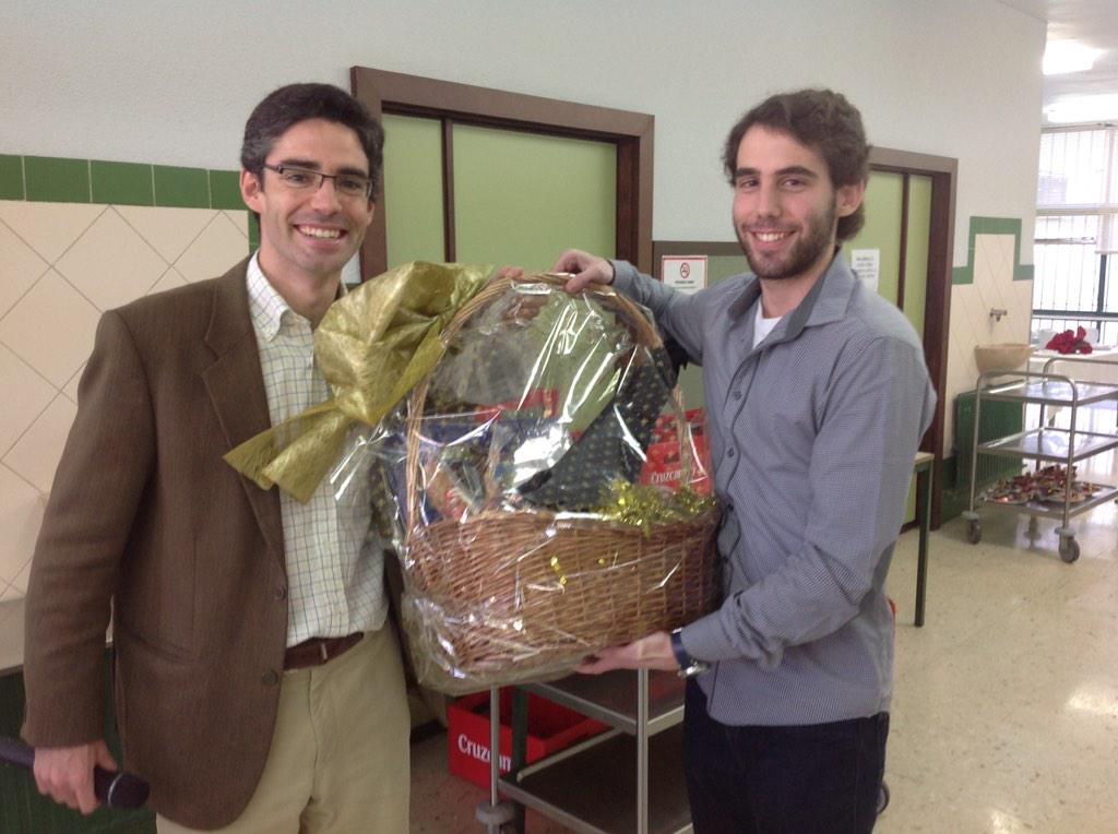 gabriel_robledi's tweet photo. Comida de A.A. Del colegio Altocastillo. @CAltocastillo @CAltocastillo http://t.co/2IfaC9SeLM