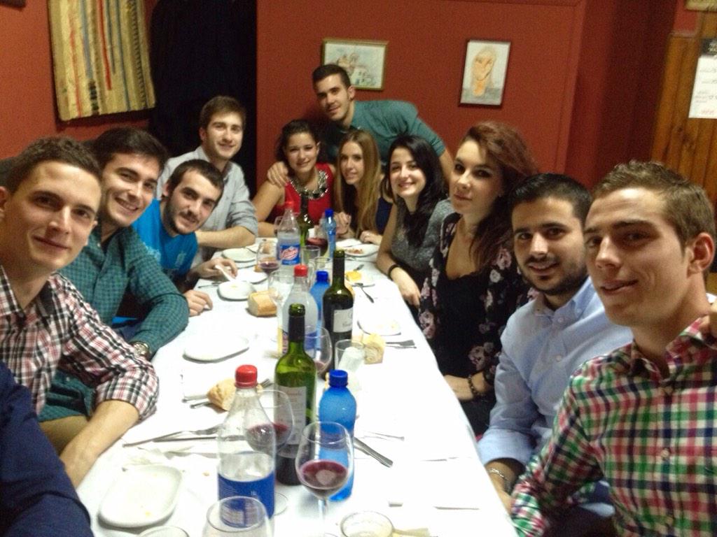 FatimaFdez91's tweet photo. Cenita de empresa :) http://t.co/nc5f3bxnT0