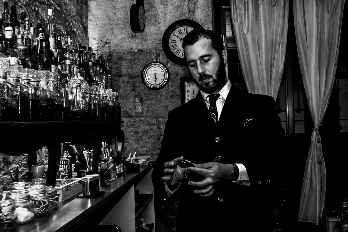 Lipsfeelingroom's tweet photo. It's time to open @Lipsfeelingroom tu #cocktailbar en #laspalmas #GranCanaria #djset con Victor Aguero Back 2 Beat http://t.co/BnnixHYSwi