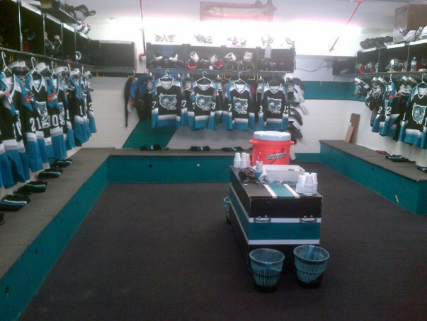 PuckRooms's tweet photo. Lindsay Muskies (OJHL): http://t.co/e6RiURYM8f